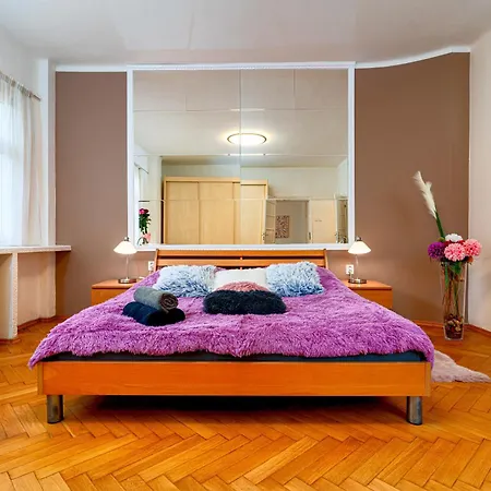 דירות פראג Kingdom Of Skylight מראה חיצוני תמונה